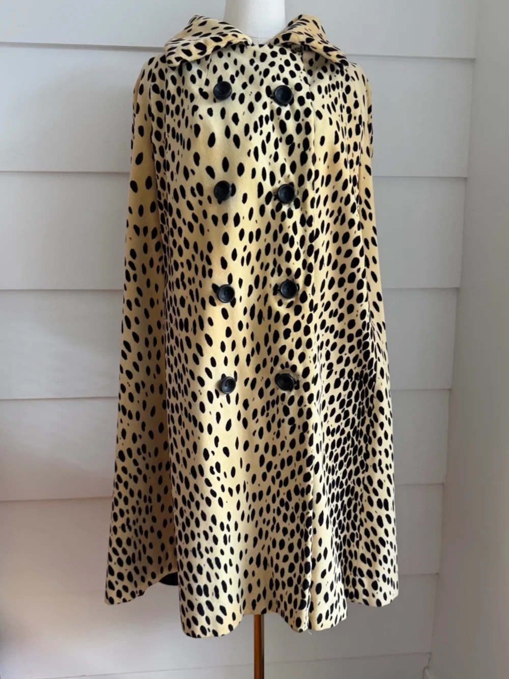 Vintage Cheetah Print Cape Travelcoats by Naman Leopard Print Glam - Picture 4 of 10